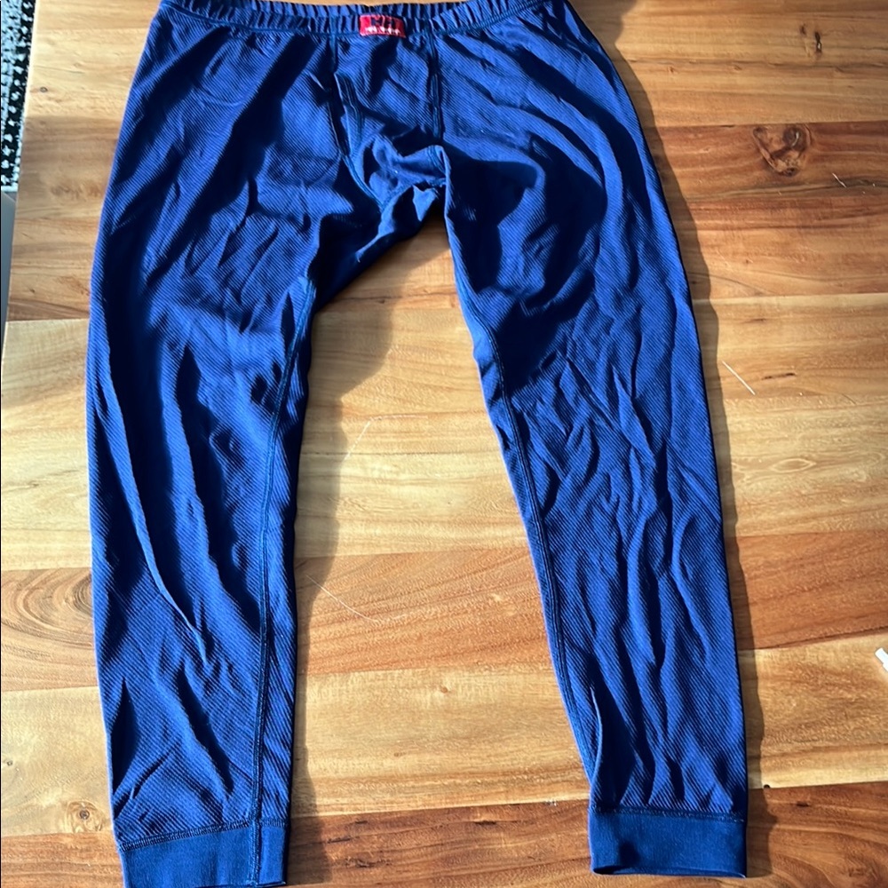 Helly Hansen Base Layer Deep Purple Pants with elastic waist men’s size large